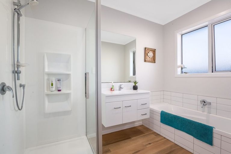 Photo of property in 26 Banks Boulevard, Whitby, Porirua, 5024