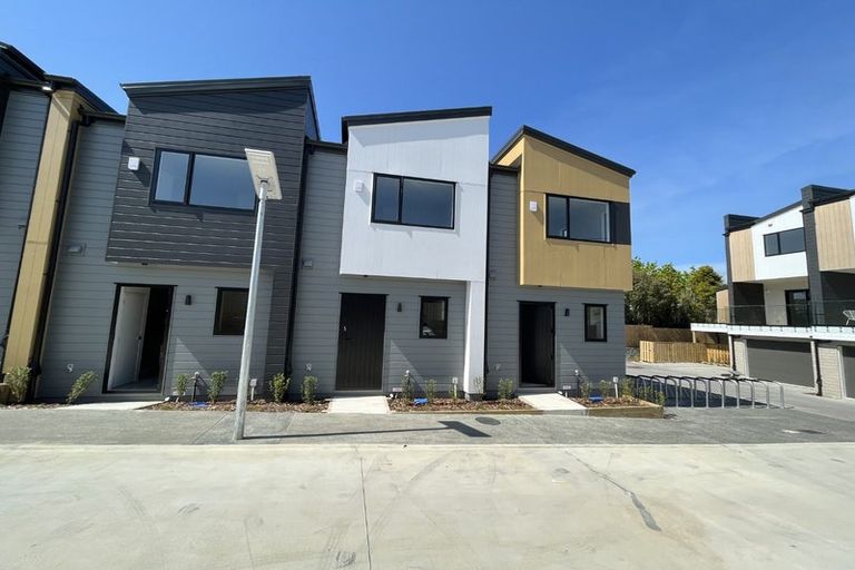 Photo of property in 5/241 Don Buck Road, Massey, Auckland, 0614