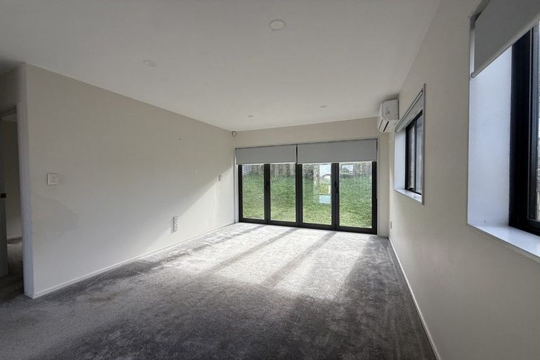Photo of property in 21 Bangla Place, Massey, Auckland, 0614