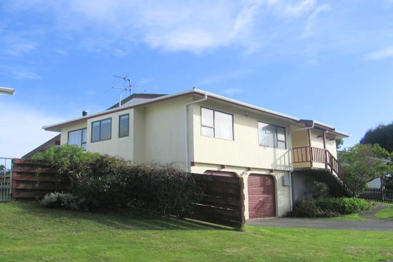 Photo of property in 5 Cassley Crescent, Papakowhai, Porirua, 5024
