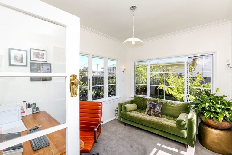 Photo of property in 81 Paynters Avenue, Strandon, New Plymouth, 4312