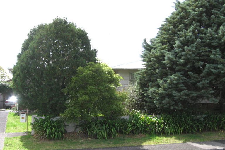 Photo of property in 39 Paragon Avenue, Beach Haven, Auckland, 0626