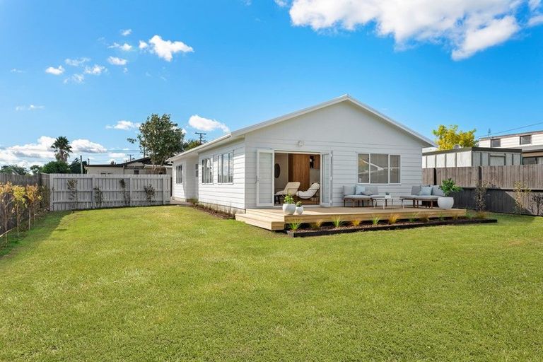 Photo of property in 122a Lynwood Road, New Lynn, Auckland, 0600
