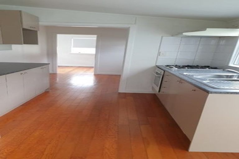 Photo of property in 1/8 Northcote Road, Takapuna, Auckland, 0622
