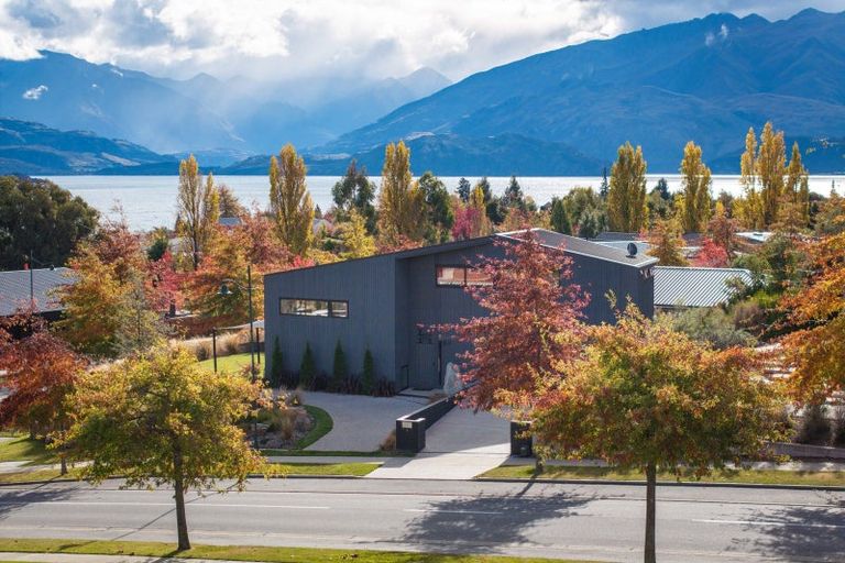 Photo of property in 9 Forest Heights, Wanaka, 9305