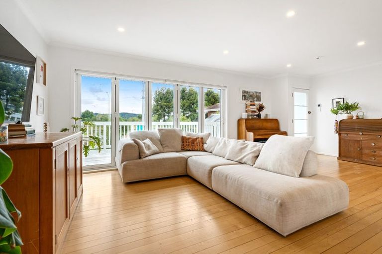 Photo of property in 407a Main Road, Huapai, Kumeu, 0810