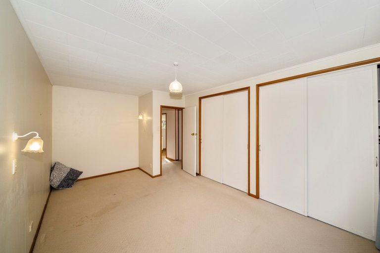 Photo of property in 8 Spencer Place, Merrilands, New Plymouth, 4312