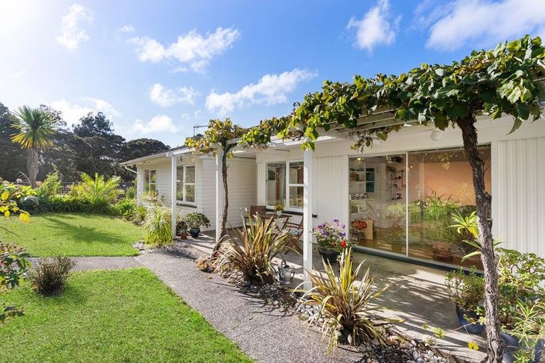 Photo of property in 22 Park Road, Glenfield, Auckland, 0629