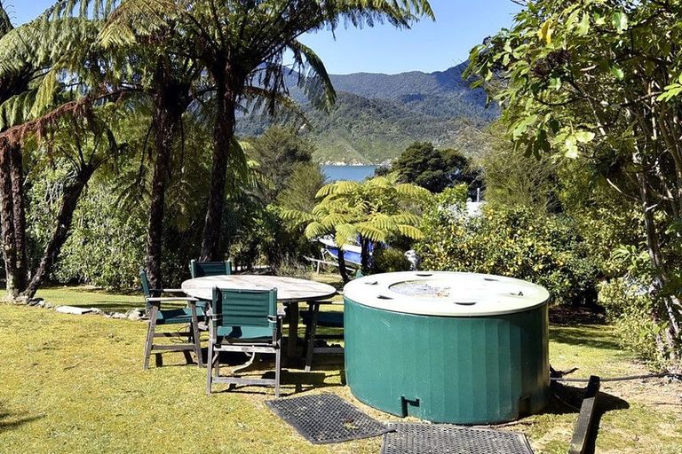 Photo of property in 26 Kamahi Road, Tennyson Inlet, 7195