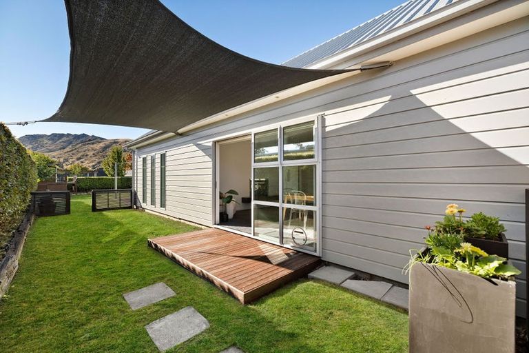 Photo of property in 11 Haddow's Place, Lake Hayes, Queenstown, 9304