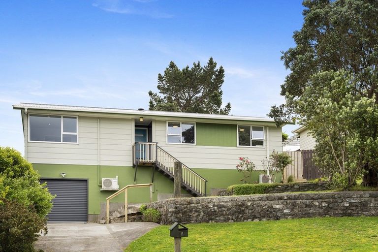 Photo of property in 6 Gaff Place, Whitby, Porirua, 5024