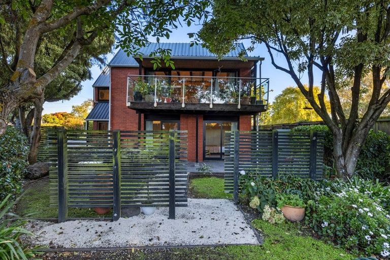 Photo of property in 69 Searells Road, Strowan, Christchurch, 8052