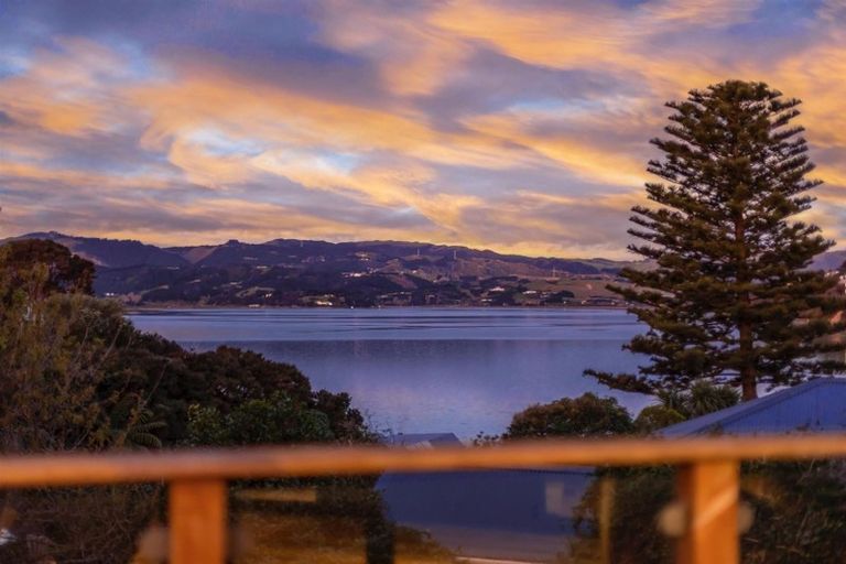 Photo of property in 77 Paremata Road, Paremata, Porirua, 5024