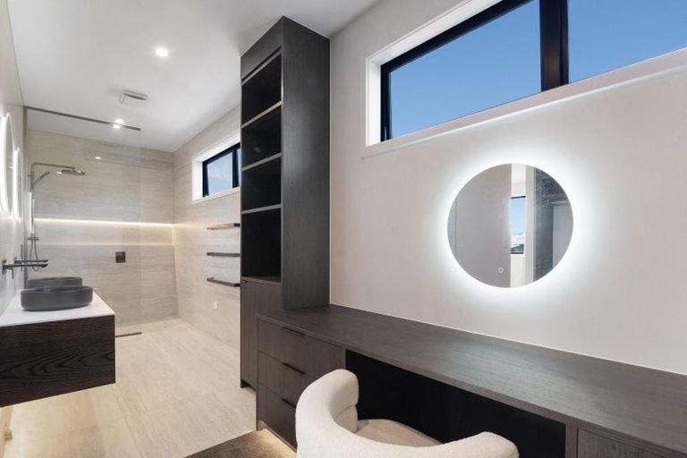 Photo of property in 5 Waipuia Place, Greenhithe, Auckland, 0632