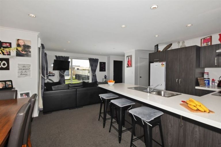 Photo of property in 86 Barbados Way, One Tree Point, 0118