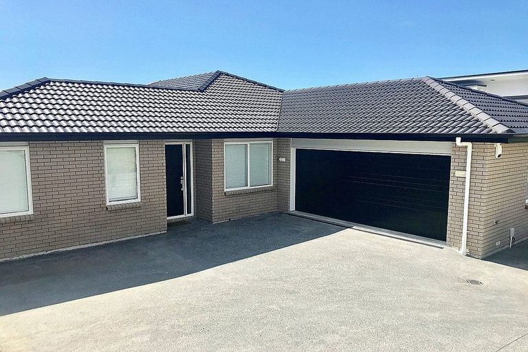 Photo of property in 92 Pohutukawa Parade, Riverhead, 0820