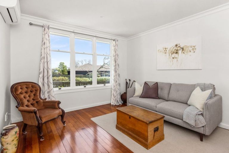 Photo of property in 28 Tauroa Road, Havelock North, 4130