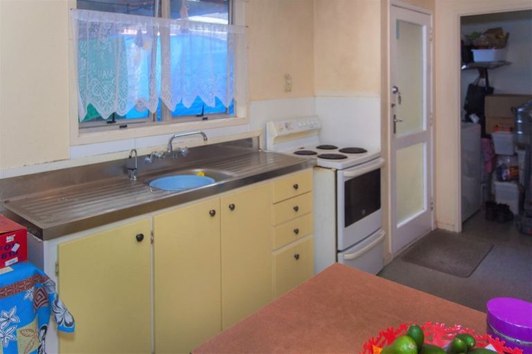 Photo of property in 10 Camphora Place, Ranui, Auckland, 0612