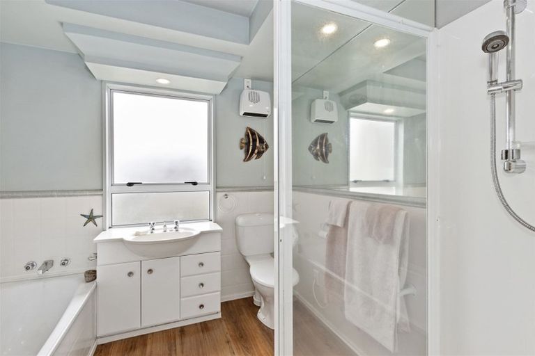 Photo of property in 7 Sawtell Place, Northcote, Christchurch, 8052