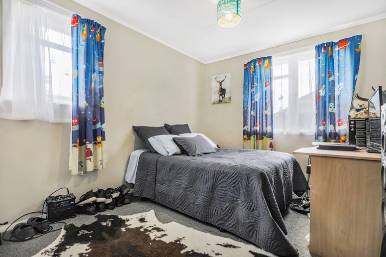 Photo of property in 25 Arimu Road, Papakura, 2110