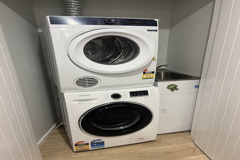 Photo of property in 1/101 Rongotai Road, Wellington, 6022