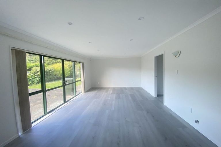 Photo of property in 15 Vanderbilt Parade, Albany, Auckland, 0632