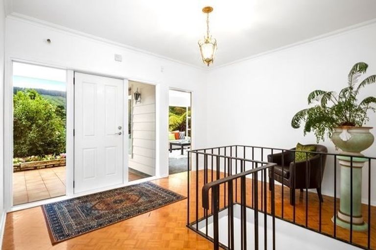 Photo of property in 3 Larsen Crescent, Tawa, Wellington, 5028