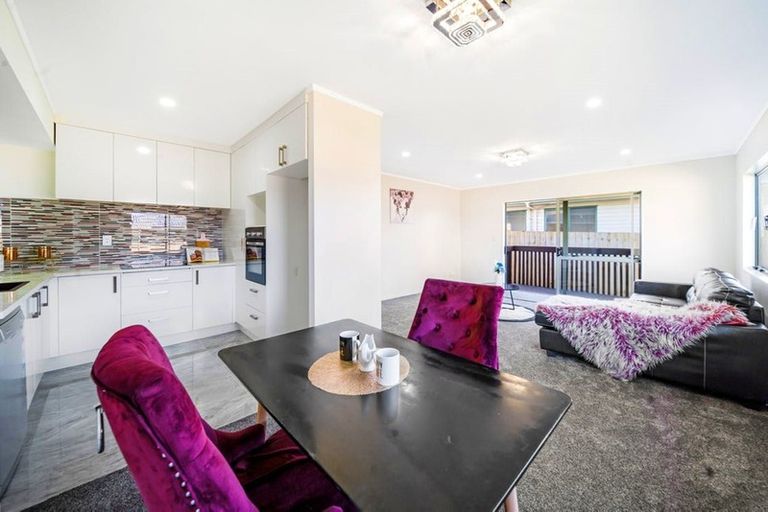 Photo of property in 2/19 Oratu Place, Manurewa, Auckland, 2102