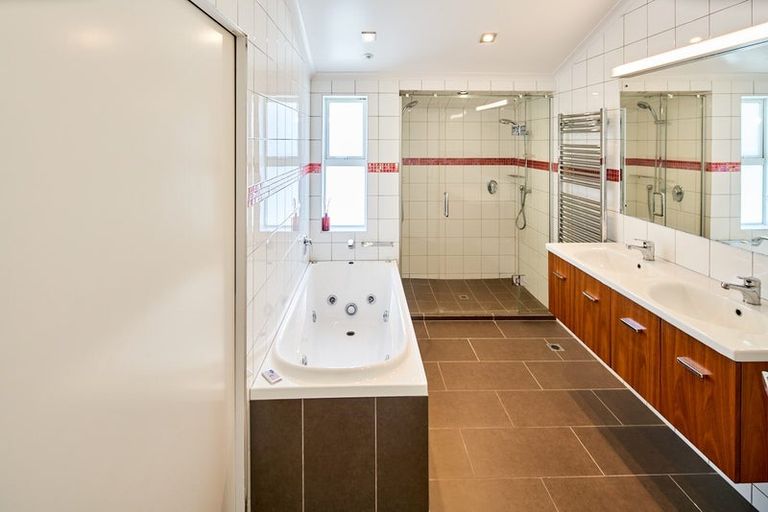 Photo of property in 12a Glenmore Street, Thorndon, Wellington, 6011