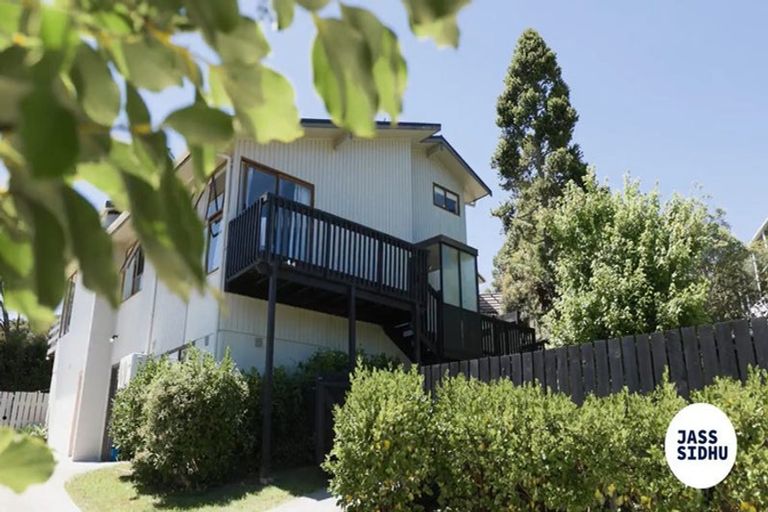 Photo of property in 1/4 Eugen Place, Bayview, Auckland, 0629