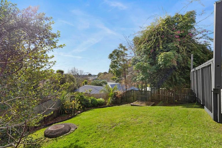 Photo of property in 2/105 Carlisle Road, Torbay, Auckland, 0632