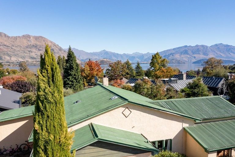 Photo of property in 142 Beacon Point Road, Wanaka, 9305