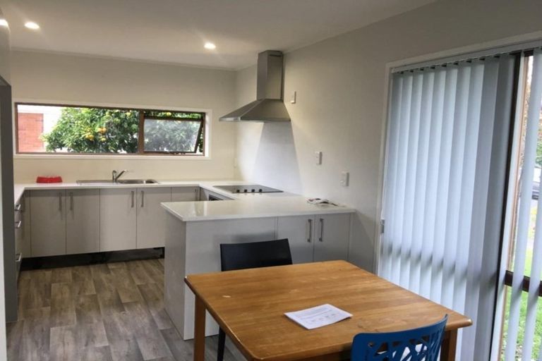 Photo of property in 6a Ballater Place, Highland Park, Auckland, 2010