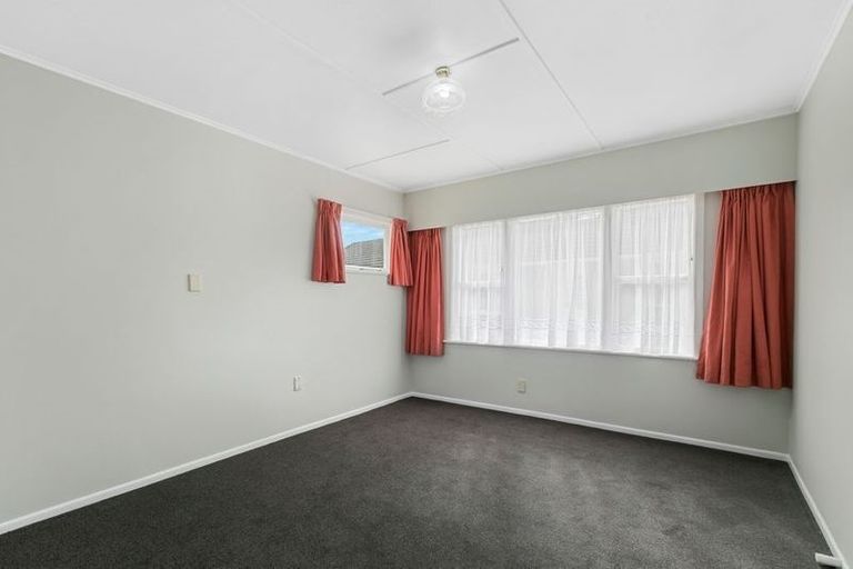 Photo of property in 4 Parkway, Wainuiomata, Lower Hutt, 5014