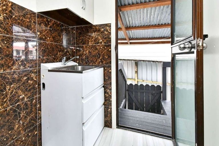 Photo of property in 2/10 Nearco Street, Randwick Park, Auckland, 2105