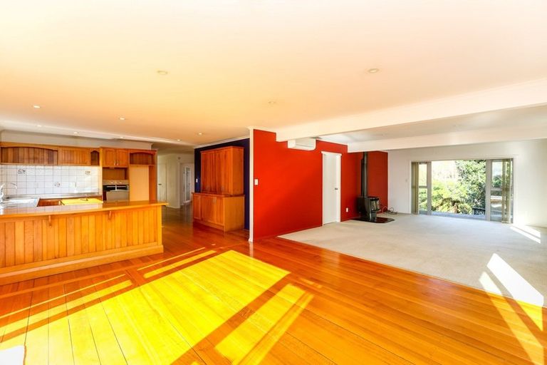 Photo of property in 82 Wairau Road, Oakura, 4314