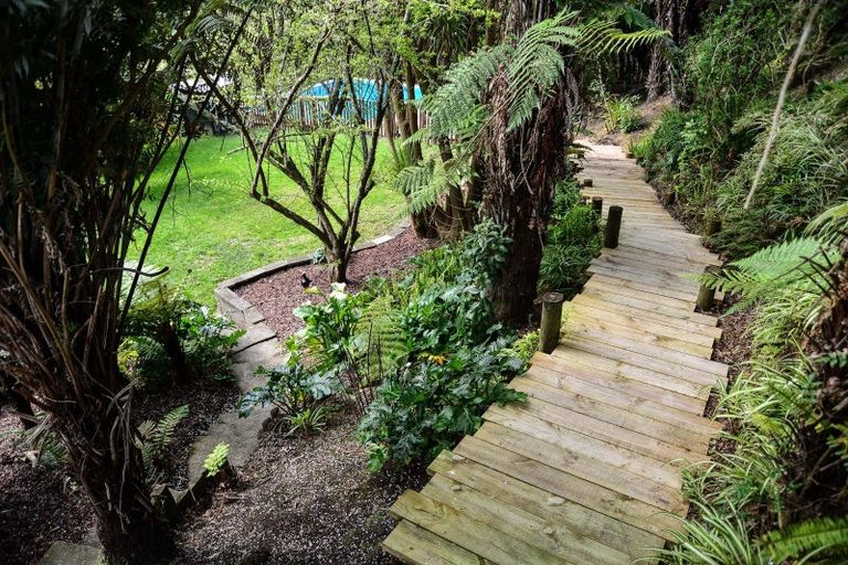 Photo of property in 18 Totara Drive, St Andrews, Hamilton, 3200