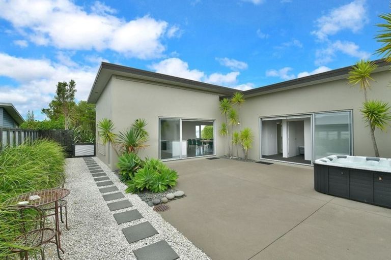 Photo of property in 76 Omana Avenue, Shelly Beach, Helensville, 0874