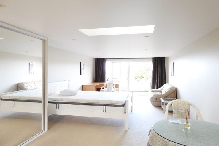 Photo of property in 31 Mcmillan Place, Mellons Bay, Auckland, 2014