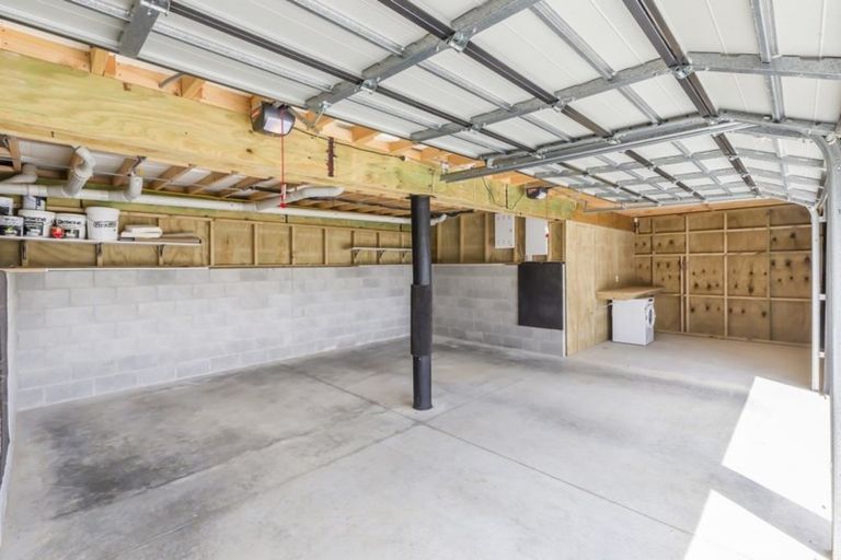 Photo of property in 3 Bunker Way, Strathmore Park, Wellington, 6022