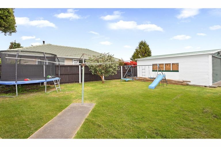 Photo of property in 19 Kathleen Crescent, Hornby, Christchurch, 8042