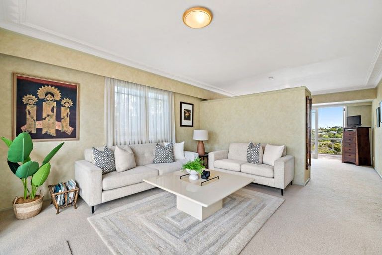Photo of property in 30 Fairfax Avenue, Northcote, Auckland, 0627