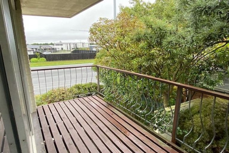 Photo of property in 360 Yaldhurst Road, Russley, Christchurch, 8042