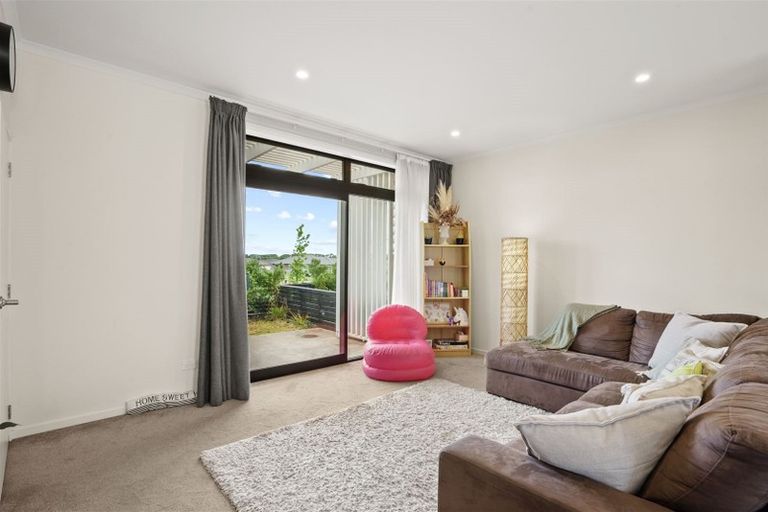 Photo of property in 6 Fermi Lane, Papakura, 2110
