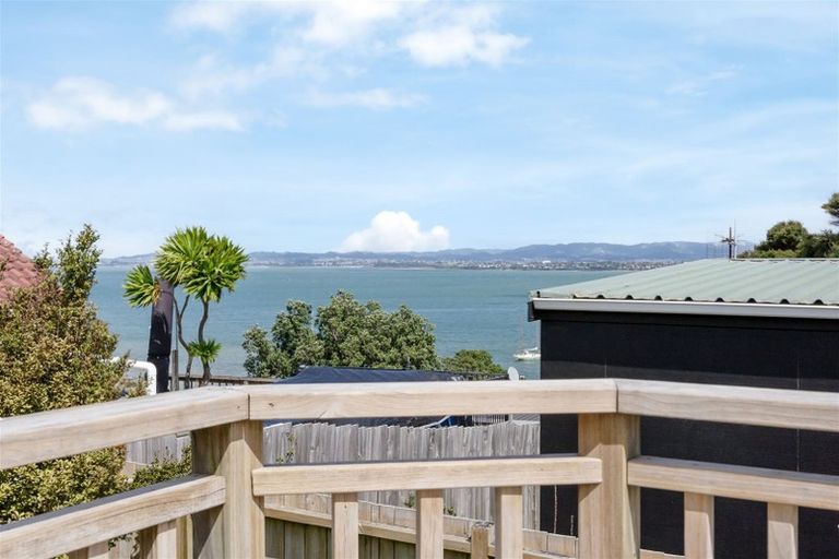 Photo of property in 30 Neptune Avenue, Beach Haven, Auckland, 0626