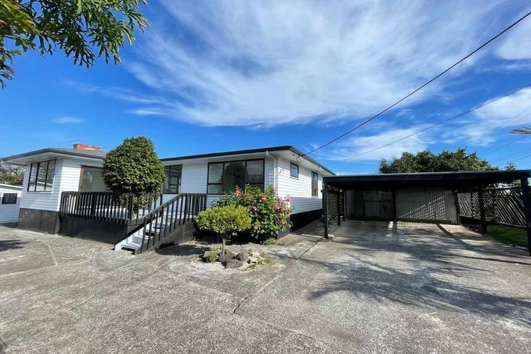 Photo of property in 128 Cobham Crescent, Kelston, Auckland, 0602