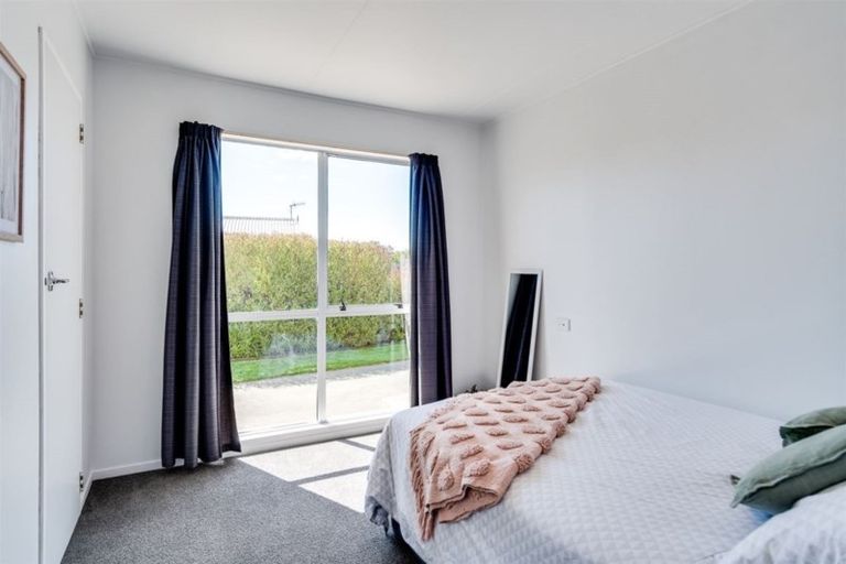 Photo of property in 28 Tait Drive, Greenmeadows, Napier, 4112