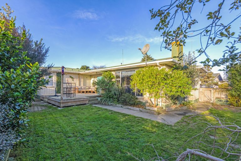 Photo of property in 15 Acacia Street, Kelvin Grove, Palmerston North, 4414