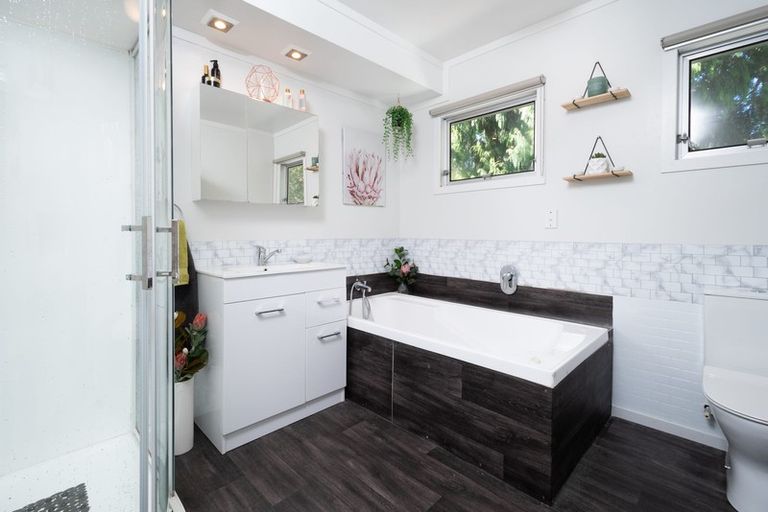 Photo of property in 737 Scenic Drive, Henderson Valley, Auckland, 0612