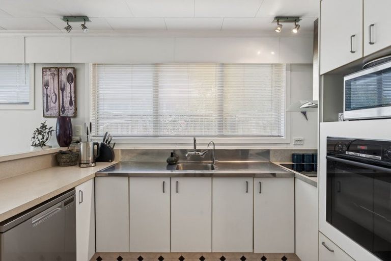 Photo of property in 11a Longview Drive, Merrilands, New Plymouth, 4312